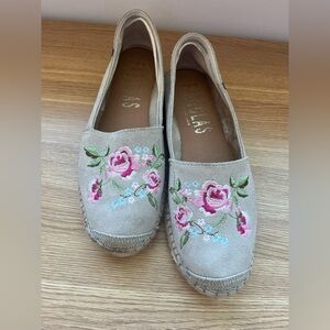 Fabiolas Spain Women’s Espadrilles Tan Floral Embroidered Slip On Shoes 38